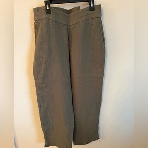 Lightweight Gauze Crop Pants